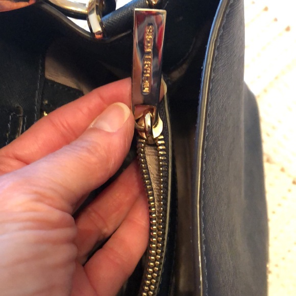 Like New Michael Kors navy handbag - Picture 11 of 11